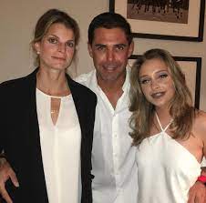 Η αθηνά ωνάση, έχει όνομα βαρύ σαν ιστορία! H Oikogeneiakh Fwtografia Ths A8hnas Wnash Gia To 2016