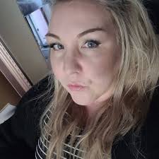 This person ordered an item from me last night, but they ordered the wrong  size and they want to upgrade to a different size. I asked them to please  pay the difference