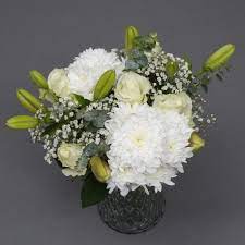 Alphabetically by price low to high by price high to low by popularity. 20 30 Flowers Order Flowers Online In Ireland Mad Flowers