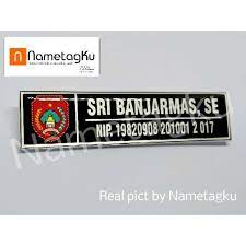 Kartu nama adalah kartu berisi nama seseorang dan informasi penting tentang. Order Satuan Papan Nama Dada Nametag Peniti Magnet Akrilik Kuningan Shopee Indonesia