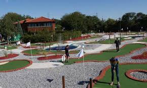 Ein kiosk und sanitäre anlagen sind vorhanden. Minigolf In Der Region Koln Bonn Kanguru Magazin