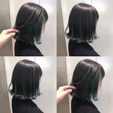 deep green インナーブリーチして青よりの緑 少し高めにしてるからちらっと見えて可愛いです インナーカラー グリーン ターコイズブルー 髪色 暗め ヘアカラー グリーン グラデーション ヘアカラー