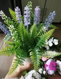 Pakar florist bahkan pengusaha bunga pada umumnya bisa mengubah warna putih menjadi mawar biru dengan cara memanfaatkan cairan tertentu. Tutorial Deep Cleaning Bunga Pokok Plastik Di Rumah Supaya Habuk Tak Berterbangan
