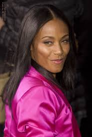 It's been suggested that jada is suffering with stress or alopecia. Jada Pinkett Smith With Her Long Sleek Hair Cut In A Blunt Line