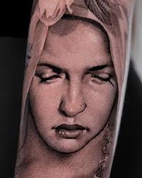 I haven't been posting as much because I have so many multi session pieces  in progress 🥲🥲 But I finally got to start this premade sleeve I did  awhile back!! I would