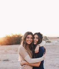 Best Friends Autumn Bed Bestfriends Christmas Country Friend Poses Photography Best Friends Shoot Friend Poses