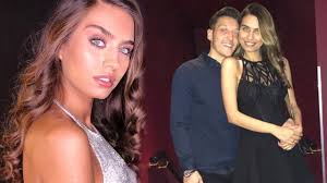 Baba özil, mesut'un eski sevgilisi mandy capristo'yu suçlayarak, mandy. Mesut Ozil Kimdir Nisanlisi Amine Gulse Kim Kac Yasinda Amine Gulse Mesut Ozil Dugun Ne Zaman