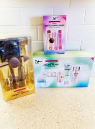 Get Ready This Fall With It Cosmetics Their Holiday Gift Sets Have Launched Hgg2019 Holiday Gift Sets Anti Aging Powder Gift Set