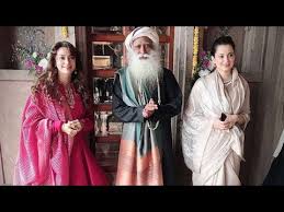 Kangana Ranaut And Juhi Chawla Pose With Sadhguru In Varanasi Youtube Saajan ka ghar is a 1994 indian bollywood film directed by surendra kumar bohra.