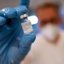 Food and drug administration (fda), but has been authorized for emergency use by fda under an emergency. Corona Impfstoff Von Biontech Pfizer Hohe Wirksamkeit Bei Jungen Menschen Wissen