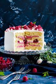 Naked cake hochzeitstorte mit erdbeercreme und schokosahne. Rezept Fur Himbeertorte Mit Biskuitboden Madame Dessert