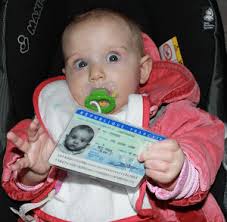 Il faut compter cinq mois d'attente pour obtenir sa nouvelle carte d'identité. Les Pieces D Identite Pour Voyager Avec Un Bebe