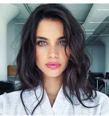 18 Quick Summer Makeup Routines To Start Your Day Society19 Brown Hair Blue Eyes Dark Hair Blue Eyes Brunette Blue Eyes