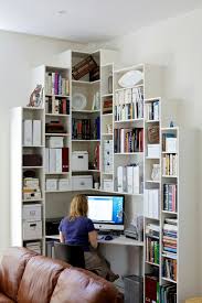Ecke Sinnvoll Nutzen Arbeitsecke Schreibtisch Regal Platzsparend Weiss Kleines Heimburo Kleiner Eckschreibtisch Kleine Heimburos