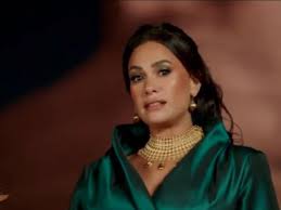 شاركت النجمة هند صبري في موكب نقل المومياوات الملكية، إلى المتحف الملكي بالفسطاط وذلك من خلال فقرة خاصة لها. 4bnnoioozgni9m