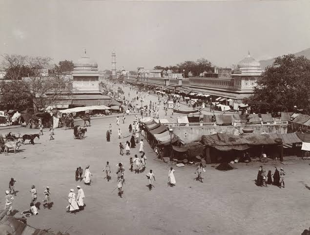 गुलाबी - Jaipur Street scene in 1905