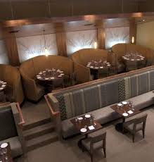 Love This Elevated Booths Bench On Edge Of Stage Facing Bar Restaurant Tables And Chairs Restaurant Seating Restaurant Banquette