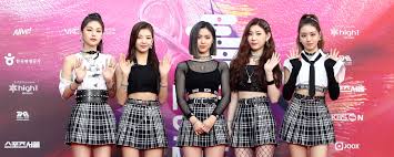 We should be back online shortly. Itzy Are Maybelline S New Global Spokesmodels Teen Vogue