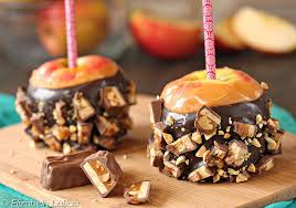 I just add them until i see a good mixture of apples, pudding and snickers. Candy Bar Caramel Apples Recipe