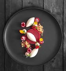 What are the components of a plated dessert? Repost Tarte Framboises Food Foodporn Foodpic Foodphotography Foodblogger Foodgasm Instafood Pastrychef Gourme Food Plating Gourmet Food Plating Food