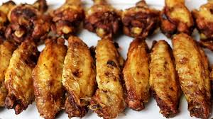 Harina de maíz con la cantidad necesaria para rebozar las alitas. Alitas De Pollo Adobadas Youtube