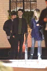 Suki waterhouse and robert pattinson. Twilightitalia Robert Pattinson Suki Waterhouse E Tom Facebook