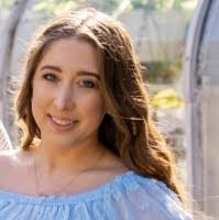 Stephanie Schiff's Instagram, Twitter & Facebook