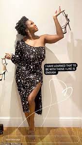 Motsi mabuse ist profitänzerin, choreografin, deutsche meisterin in den lateinamerikanischen tänzen. Strictly S Motsi Mabuse Shares Bold Post As She Watches Show In Self Isolation Daily Mail Online