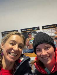 Lizzie Lee (@LizzieLeevale)