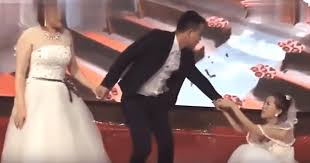 We did not find results for: Unangenehmer Moment Als Ex Freundin Von Brautigam Seine Hochzeit Im Brautkleid Ruinierte