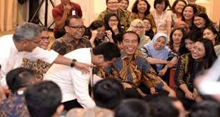 Nah untuk anda yang sedang mencari ucapan selamat berbuka puasa bisa mencoba kumpulan pantun, puisi, ucapan biasa, ucapan bijak dan dp. Jokowi Penuh Canda Saat Buka Puasa Bersama Wartawan Istana Fajar