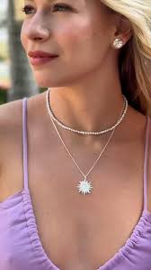 Nova coleção no ar!, A coleção Bloom chegou hoje às nossas lojas trazendo  leveza, feminilidade e aquele frescor único da primavera. 🌿, São peças  delicadas, cheias de significado, que transformam ...