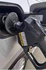 Une étudiante qui a déclaré que les femmes naissaient avec des organes génitaux féminins et que les différences physiques entre hommes et femmes étaient «un fait» est visée par une enquête de son université en ecosse, selon le times et le daily mail. Y En A Qui Ont Essaye