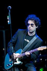 Willy crook colaboró integró dos bandas legendarias como los redonditos de ricota (en los dos primeros discos, gulp y oktubre, siempre como primer saxofonista) y los abuelos de la nada. Los Abuelos De La Nada Wikipedia