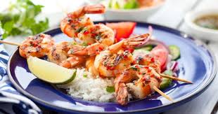 15 Recettes Gourmandes A Base De Crevettes Cuisine Az Brochette Crevette Crevettes Marinees Recette De Plat