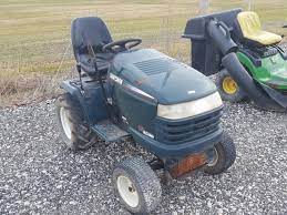 The drive belt transfers power from the engine pulley to the rear differential to engage the rear wheels. Craftsman Gt3000 Tractor Mower W Bagger Deck Graber Auctions