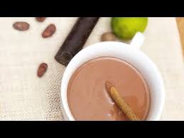 Le Chocolat Martiniquais Appele Aussi Chocolat Communion Est Une Boisson A La Consistance Chocolat Martiniquais Cuisine Creole Chocolat Chaud Fait Maison