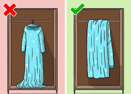 Özellikle yastık yorgan gibi çok yer kaplayan eşyalar için ideal bir depolama yardımcısı olan bu ürünler, mevsim geçişlerinde kıyafetleri saklamak için de sıklıkla kullanılıyor. Kiyafetleri Saklarken Yapilan En Buyuk 10 Yanlis Hayat Bilgileri