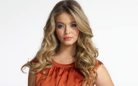 pretty little liars star sasha pieterse dishes on the summer finale and beyond parademagazine pretty little liars alison pretty little liars hair styles