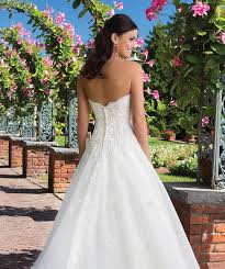 Die neueste kollektion bietet romantische und anmutige brautkleider für die klassische und charismatische braut. Sincerity Bridal 3928 Brautkleid Verkaufen