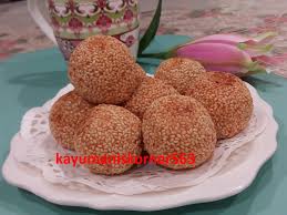 Resepi kuih bom bijan 2 cawan tepung pulut 1/2 cawan tepung gandum 2 sudu makan gula inti kacang merah bijan putih. Kayumaniskorner563 Kuih Bom Yang Tidak Meletup