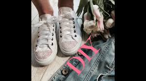 Fracomina jeans aus leichtem denim mit mit perlen und strass verzierten pausen.jeans mit pausen und perlen. Diy Pimp My Shoes Die Schonsten Chucks Ever Youtube