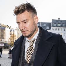 Mens caroline fleming lige nu er single, så er bendtner kæreste med modellen philine roepstorff. Nicklas Bendtner Model Freundin Des Lords Mit Unglaublichem Tattoo Fussball