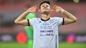 صدام لا يمكن التنبؤ بنتيجته يجمع المنتخب البرازيلي الطامح لاستغلال عامل الأرض في الانقضاض على الأرجنتين التي تأمل في أن تتوج بلقب كوبا أمريكا الغائب عن خزائنه منذ تسعينيات القرن الماضي في مواجهة تبدأ مع حلول الساعة الثالثة فجرا بتوقيت مكة. Ø§Ù„Ù‡Ù„Ø§Ù„ ÙŠØ¹Ù„Ù† ØªØ¹Ø§Ù‚Ø¯Ù‡ Ù…Ø¹ Ø§Ù„Ø­Ù…Ø¯Ø§Ù†