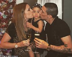 His two daughters, mia and pia played an active part in welcoming their heroic father. Wife Of Man United Star Angel Di Maria Refusing To Return To Their Home Daily Mail Online