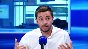 «éric zemmour dément formellement avoir dit à gilles haeri qu'il était candidat à l'élection présidentielle de 2022», écrit il a cité à titre d'exemple éric zemmour sur cnews, qui «évolue dans. Sur Cnews Eric Zemmour En Majeste Quatre Heures Par Semaine Youtube