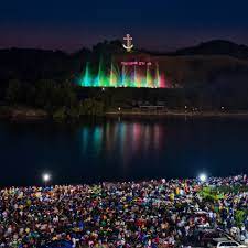 See you in 2021 the grand haven musical fountain is a synchronized water and light show accompanied with music of all varieties. Grand Haven Musical Fountain Home Facebook