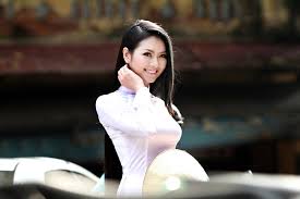 Chiếc nón lá và tà áo dài trong đời sống văn hóa người Việt