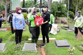 Kurasakan batang penisku mulai membesar dan makin mengeras. Kemensos Salurkan Ribuan Bansos Kepada Petugas Pemakaman Antara News