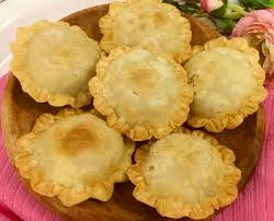 Karipap merupakan sejenis makanan yang popular di malaysia, thailand dan singapura,bahan utama inti karipap ialah daging dan kentang. Resepi Karipap Rangup Sakura Resepi Bonda